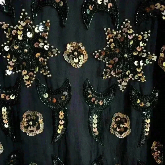 Channa blouse with exquisite sequin detail - Picture 1 of 6
